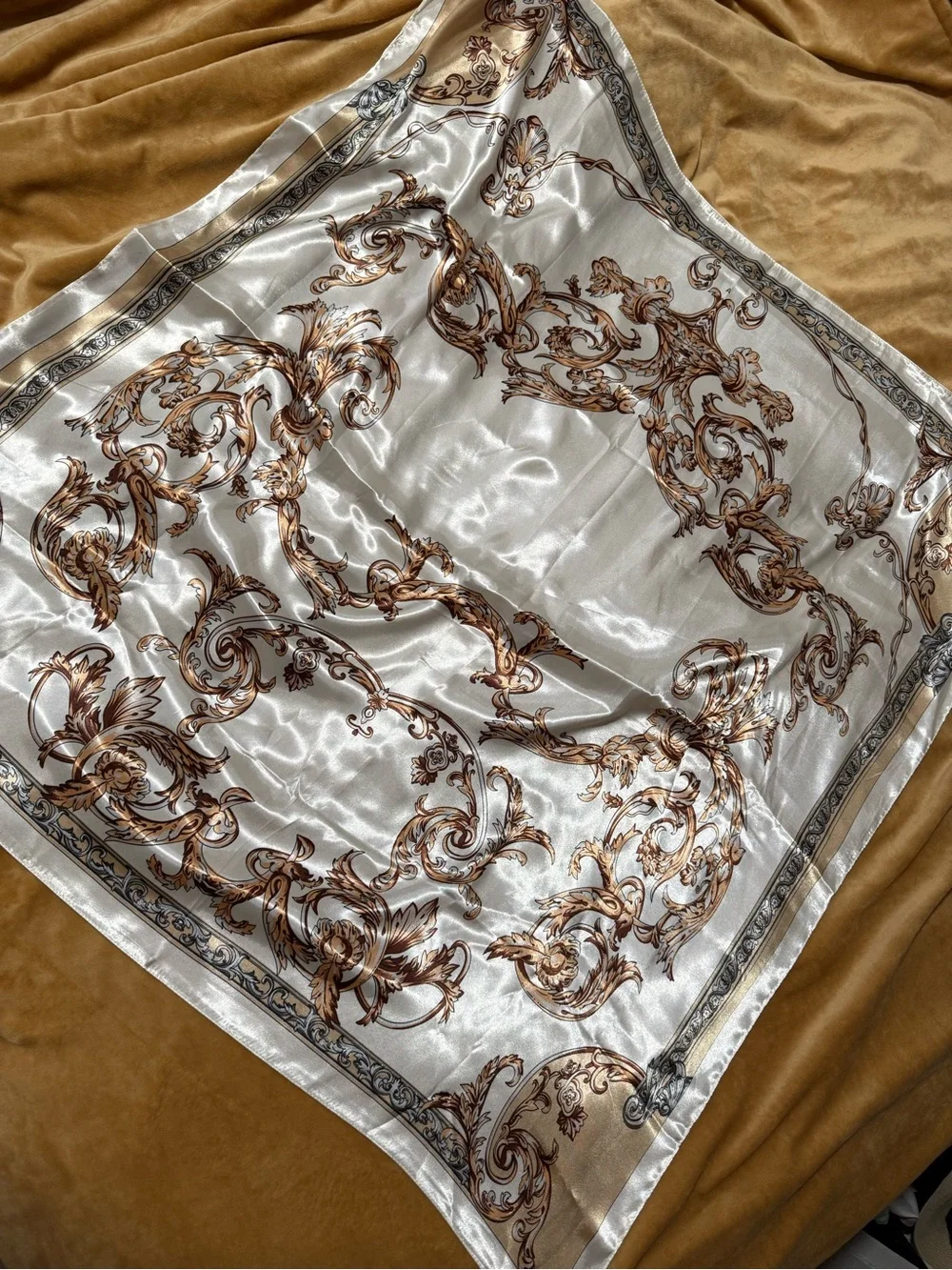 Unknown brand- White and Gold Baroque Silk feeling square Scarf